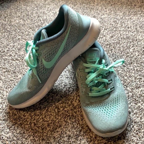 Nike Shoes - Nike Free RN shoes